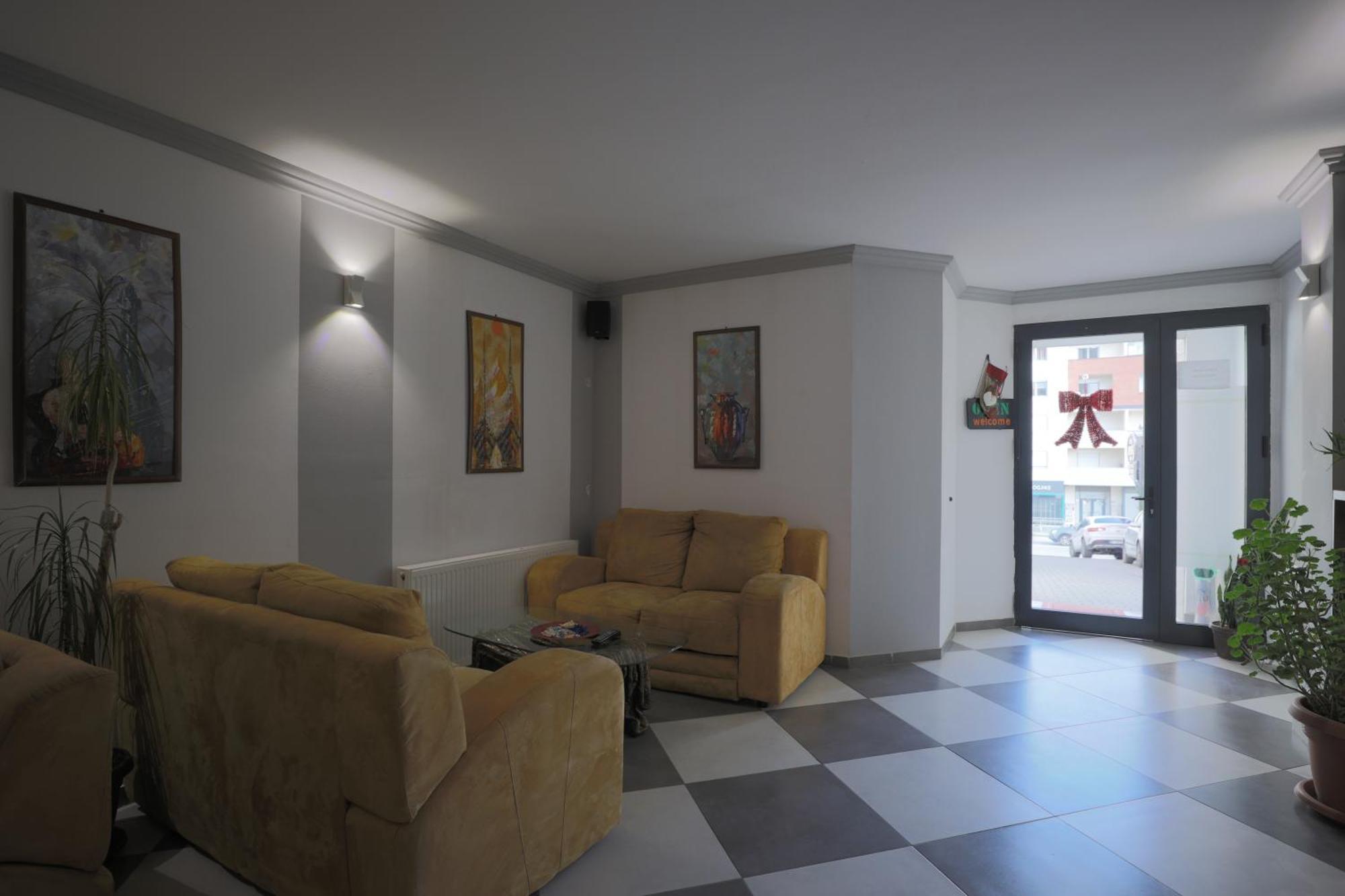 Hotel Denis Priština Exteriér fotografie